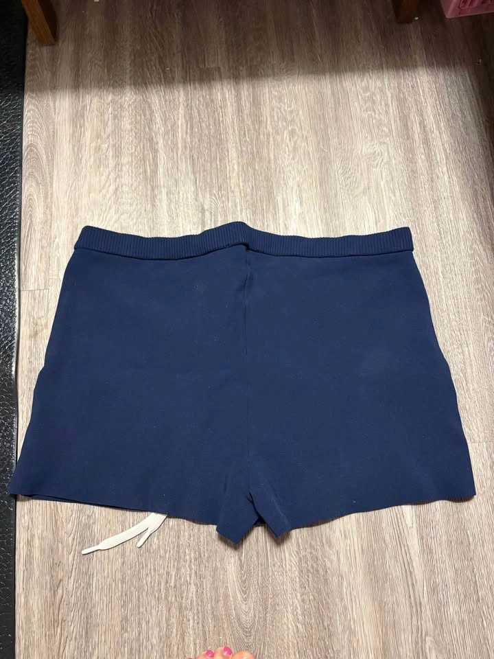 Aritzia navy micro shorts - photo 3