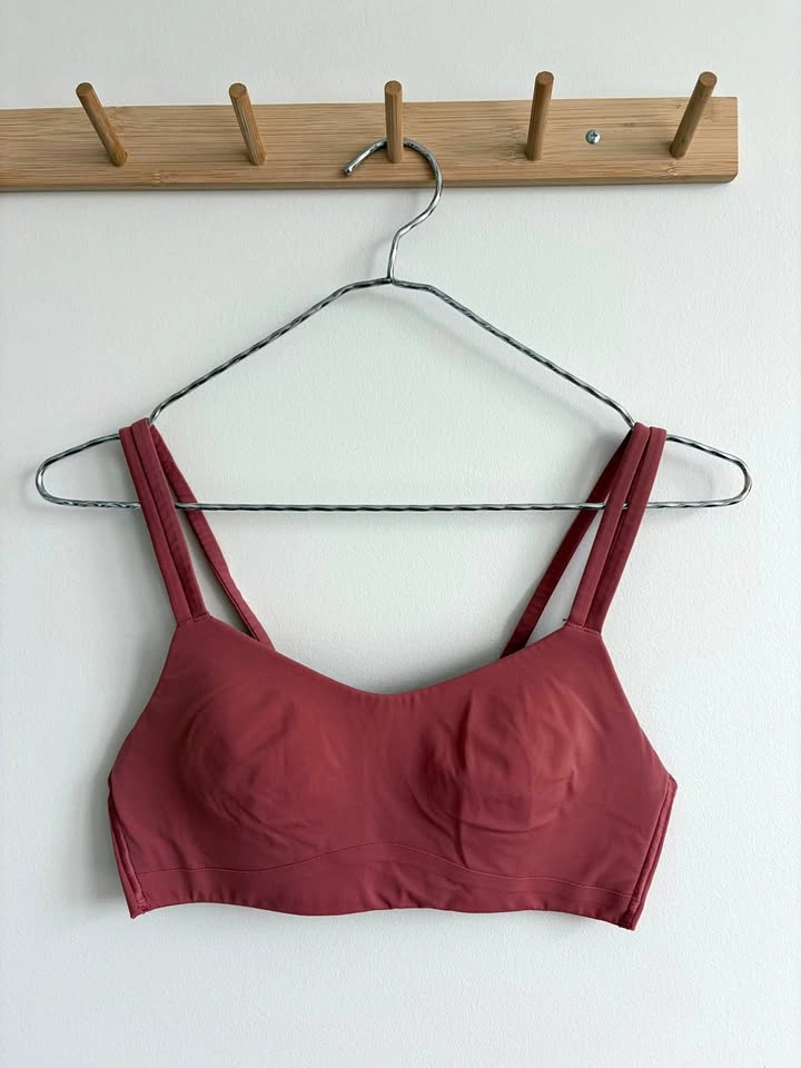 Lululemon sports bra size 4