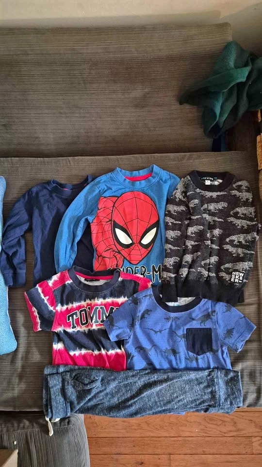 Boys 2T bundle (3 long sleeve, 2 short sleeve, 1 pants)