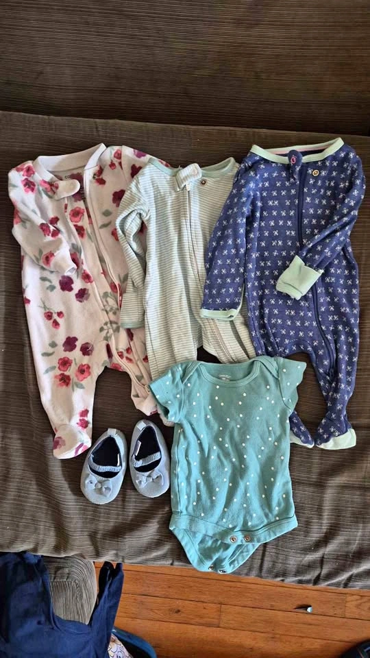 Girls newborn bundle, shoes 0-6m