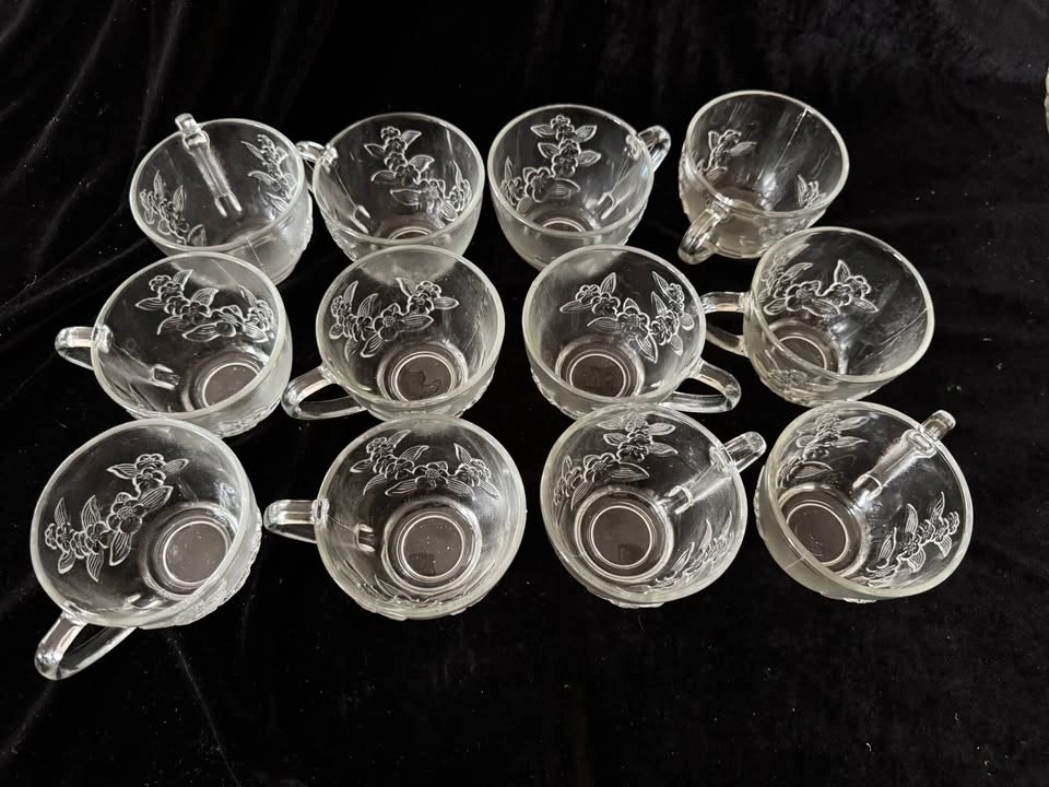 Vintage Glass Punch Bowl Set - 14 Pieces (Missing Base/Hooks) - photo 3
