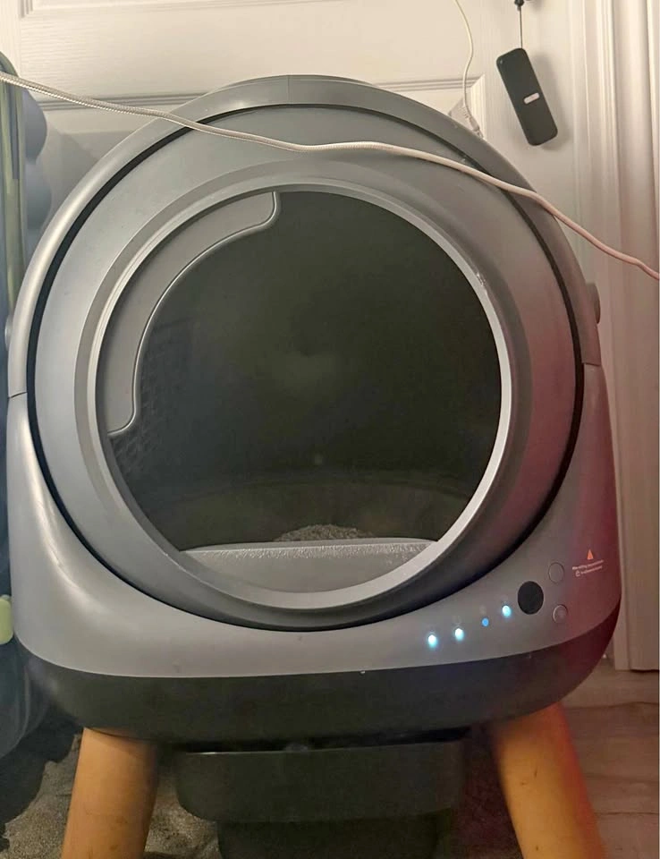 Automatic Self-Cleaning Cat Litter Box