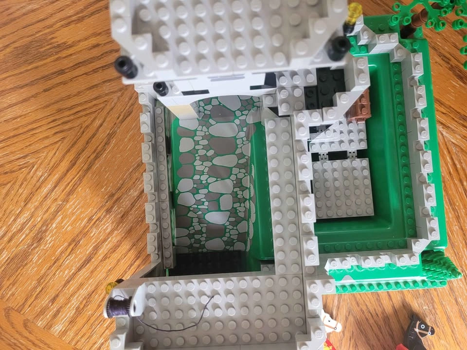 LEGO 6081 King's Mountain Fortress 80% complete - photo 4