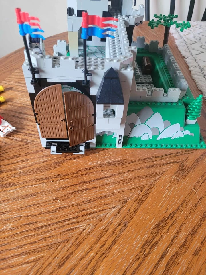 LEGO 6081 King's Mountain Fortress 80% complete - photo 5