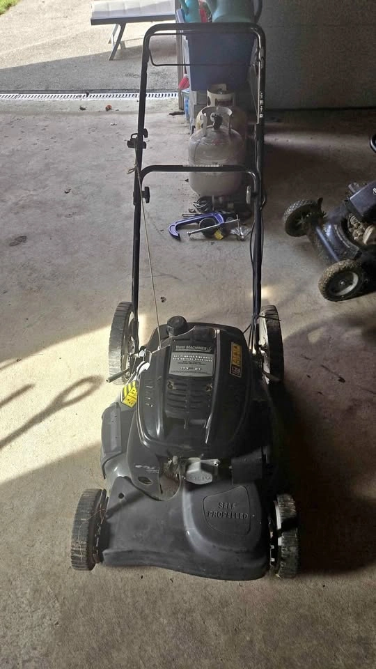 Self propelled mower 21" 173c AS IS