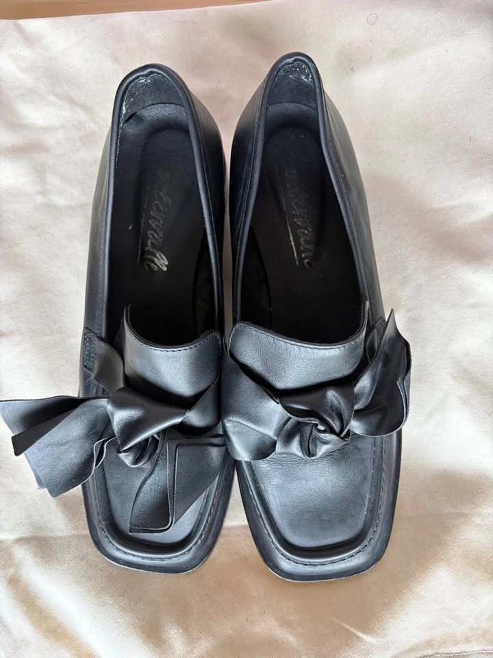 L'intervalle Leather Loafers with Bows (size 39)