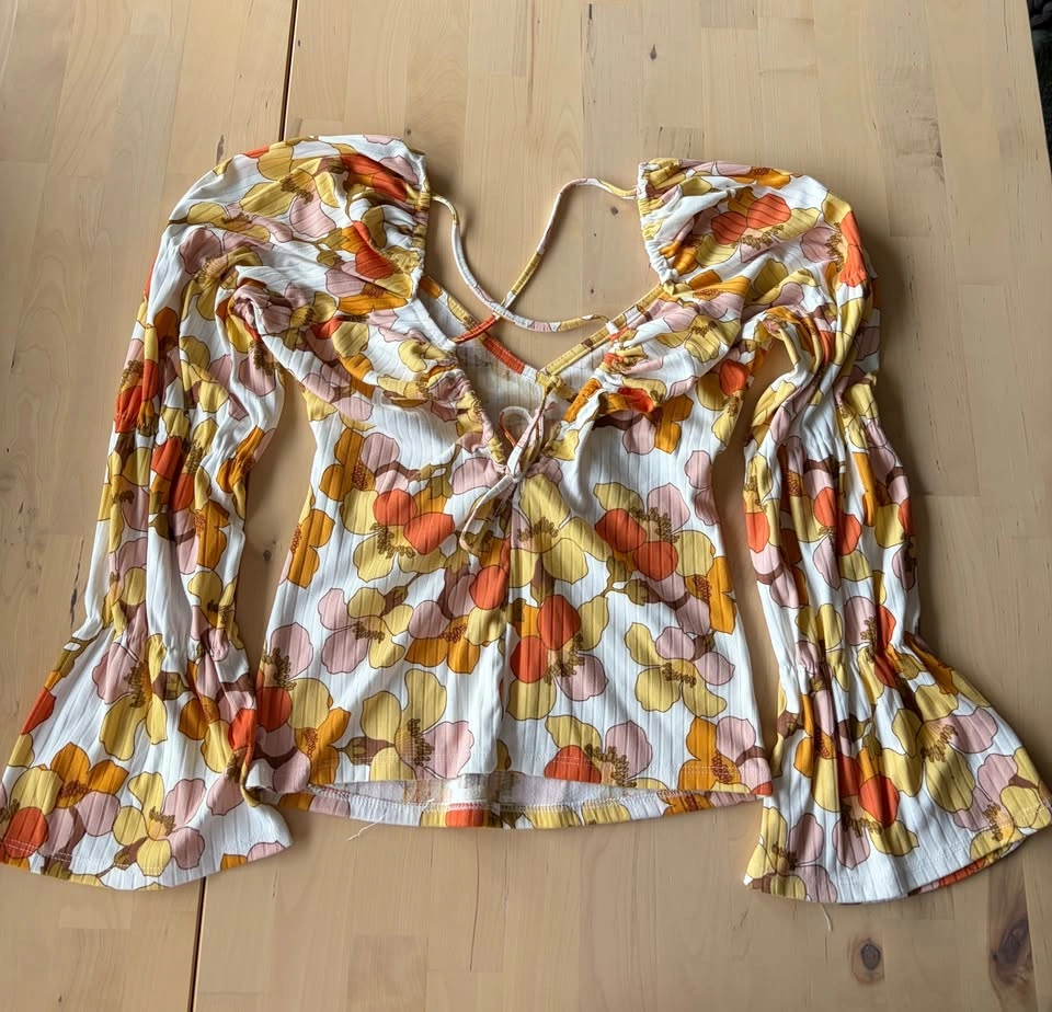 Women's Floral Patterned Wrap Top - photo 2