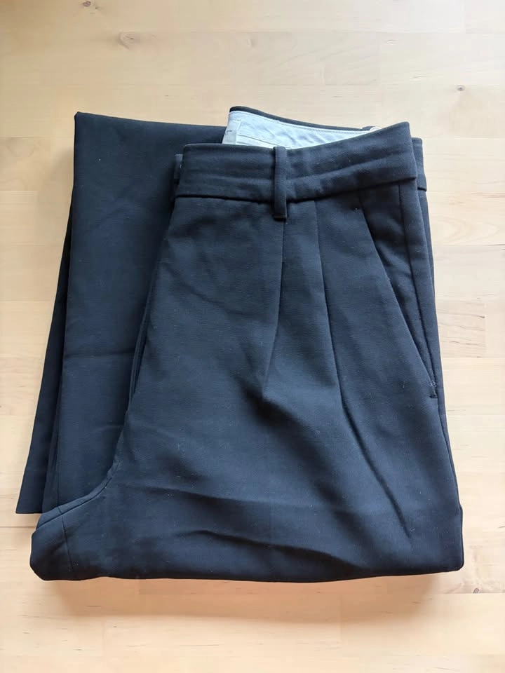 Aritzia Effortless Pants (size 8) Black - photo 2