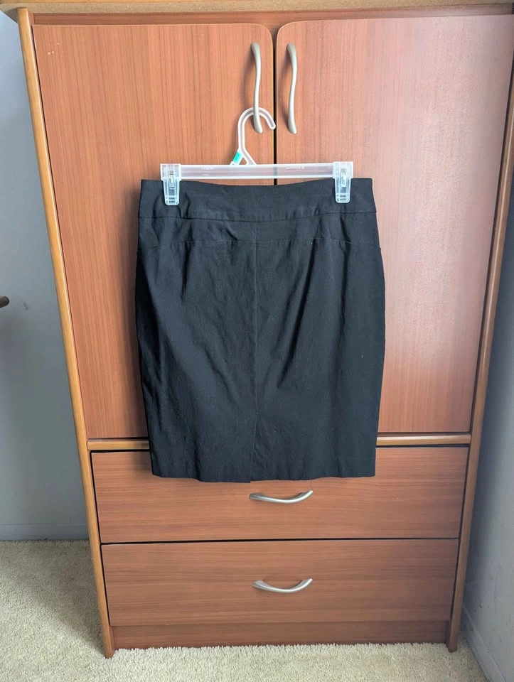 RW&CO black pencil skirt size M - photo 2