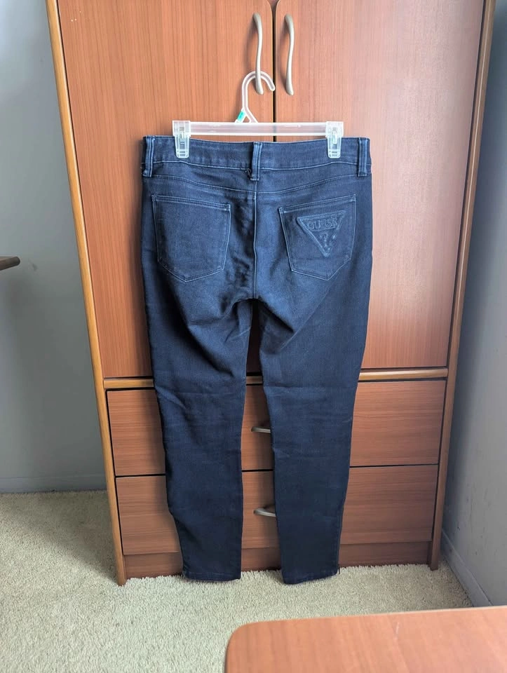 Guess Emma Fit medium rise jegging size 29 (fits large) - photo 2