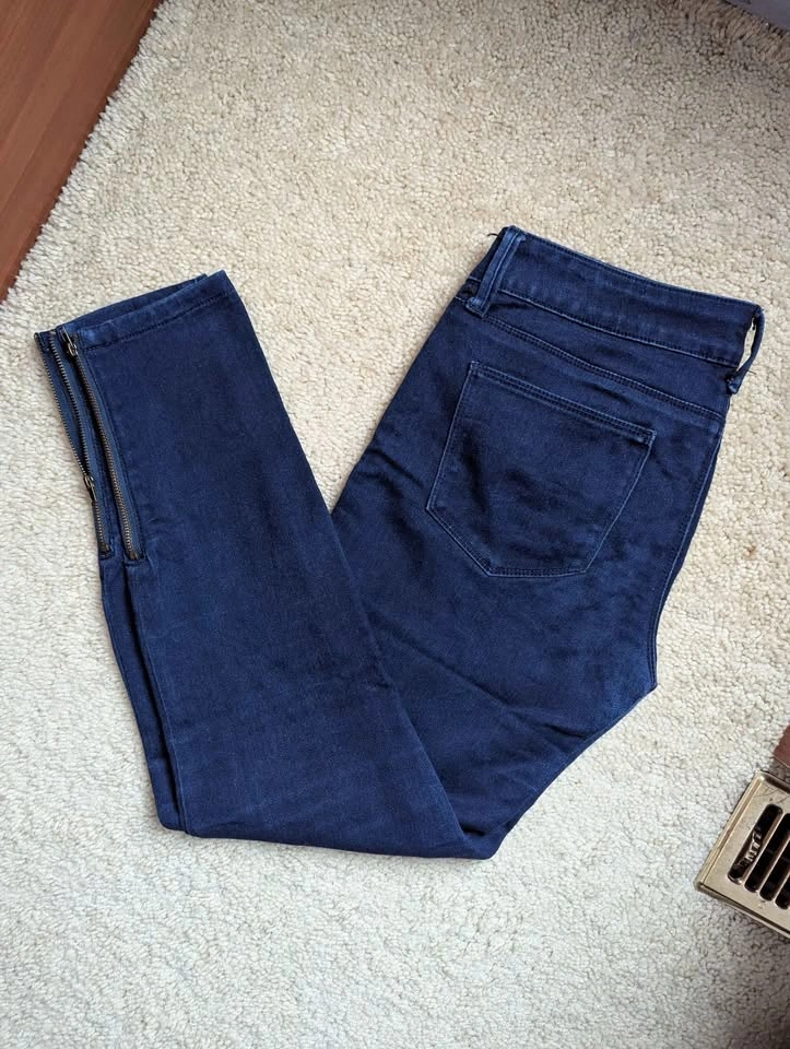 Guess Emma Fit medium rise jegging size 29 (fits large) - photo 3