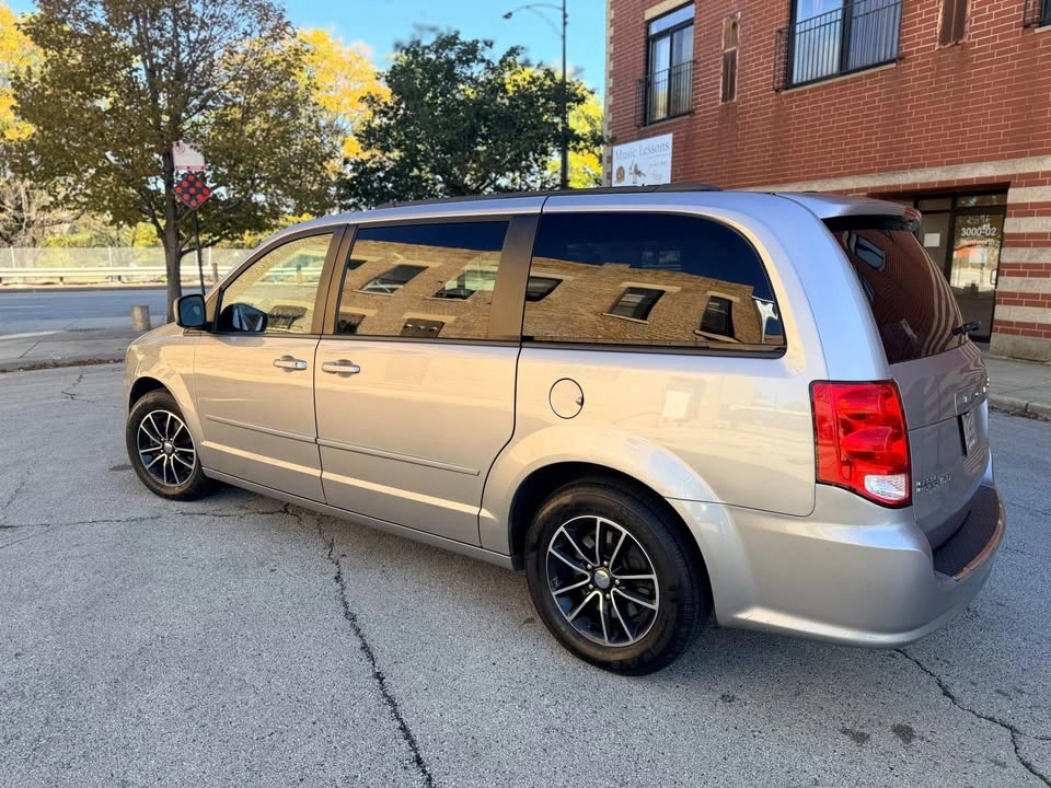 2017 Dodge Caravan Passenger SXT Minivan 4D - photo 3