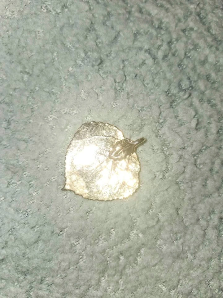 Gold-Toned Leaf Pendant - photo 2