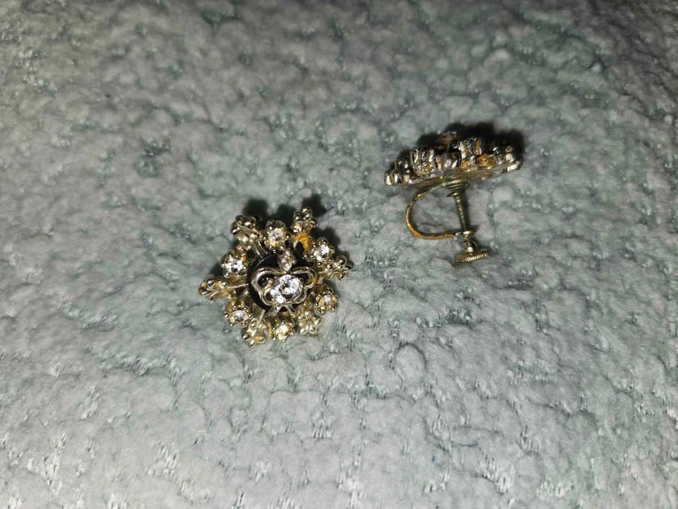 Vintage Rhinestone Screw-Back Earrings - photo 2