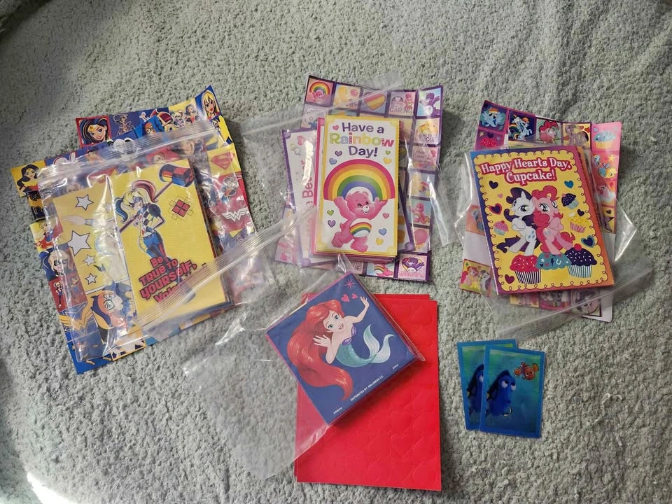127ct. Valentine's Day Cards & Stickers Lot