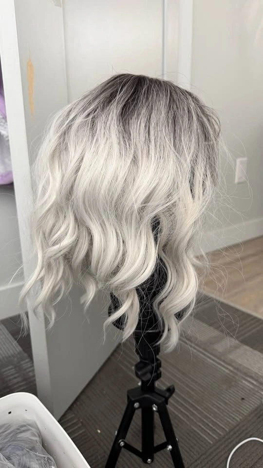 Platinum ombre wavy wig with bangs - photo 4