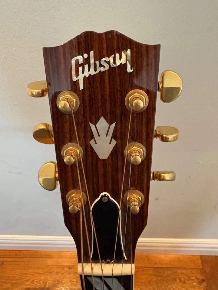 Gibson Songwriter Deluxe Acoustic Guitar w/ Original Hardshell C - photo 4