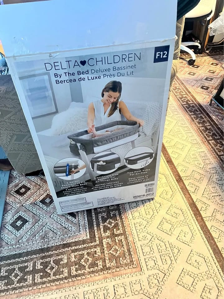 Delta Children By The Bed Deluxe Bassinet