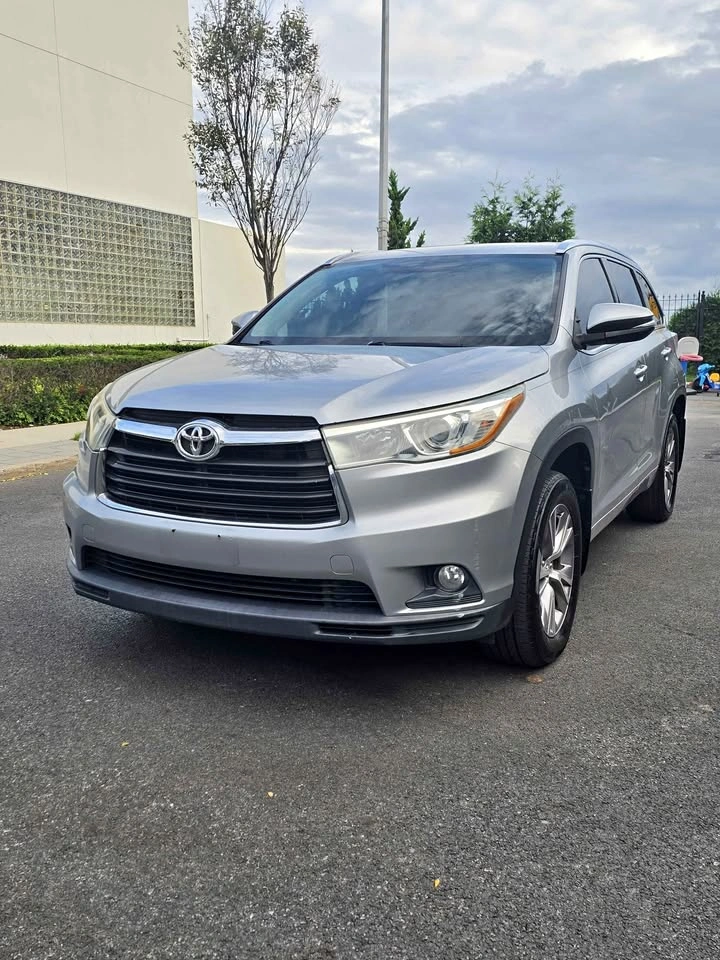 2015 Toyota Highlander · XLE Sport Utility 4D