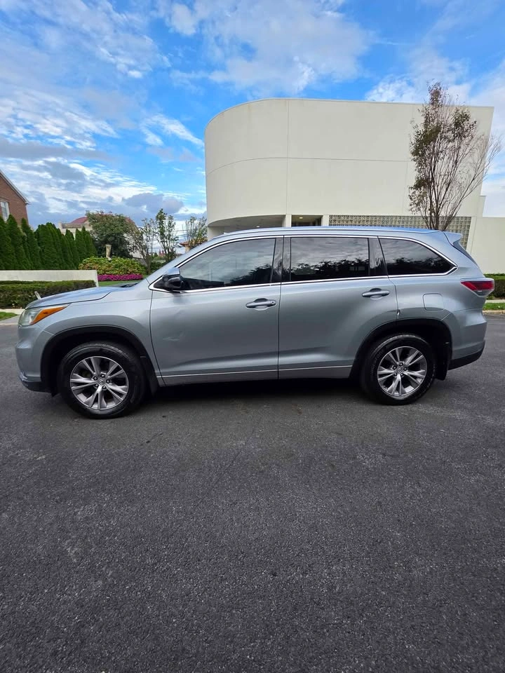 2015 Toyota Highlander · XLE Sport Utility 4D - photo 2