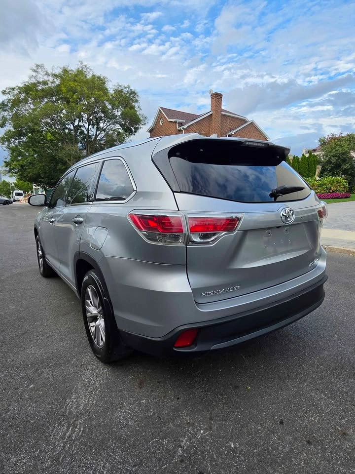 2015 Toyota Highlander · XLE Sport Utility 4D - photo 3