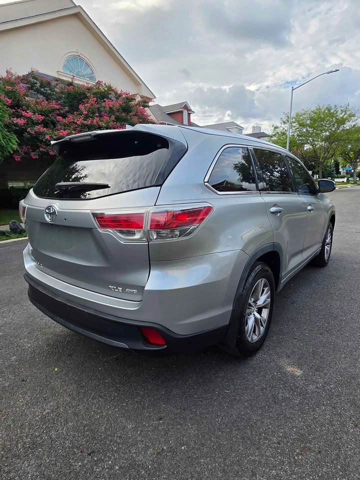 2015 Toyota Highlander · XLE Sport Utility 4D - photo 5