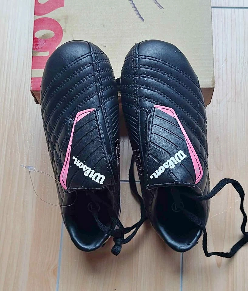 Girls Soccer Cleats - Size 11