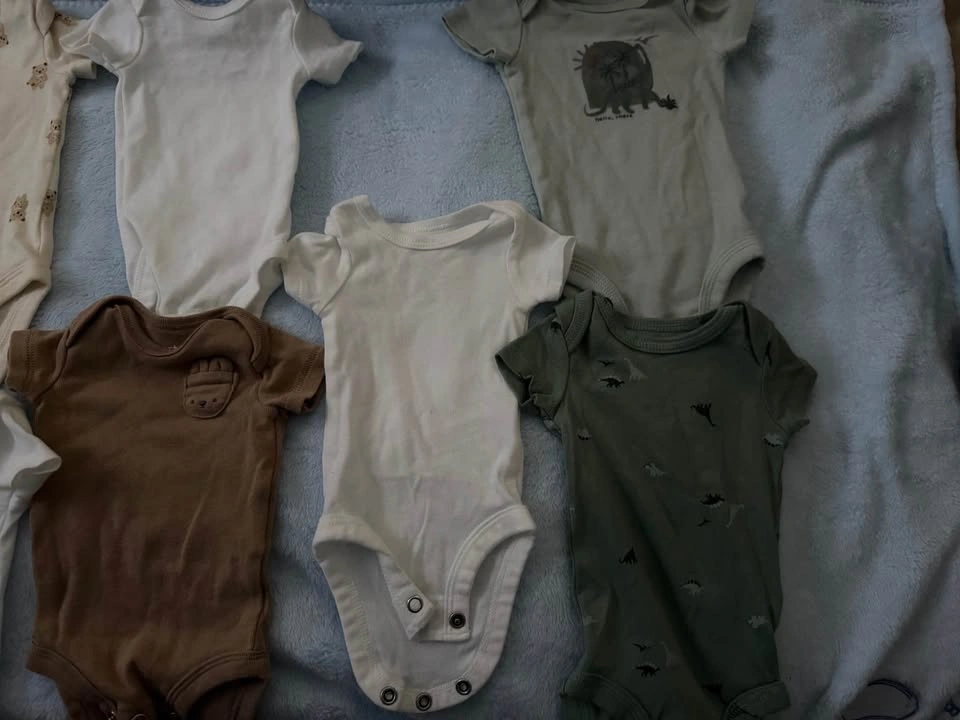 9-Piece Baby Onesie Bundle – Preemie & Newborn 🤎🤍 - photo 2