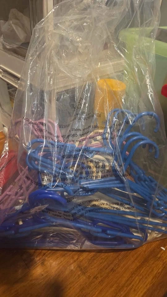 Plastic Children's Hangers, 20+ - photo 2