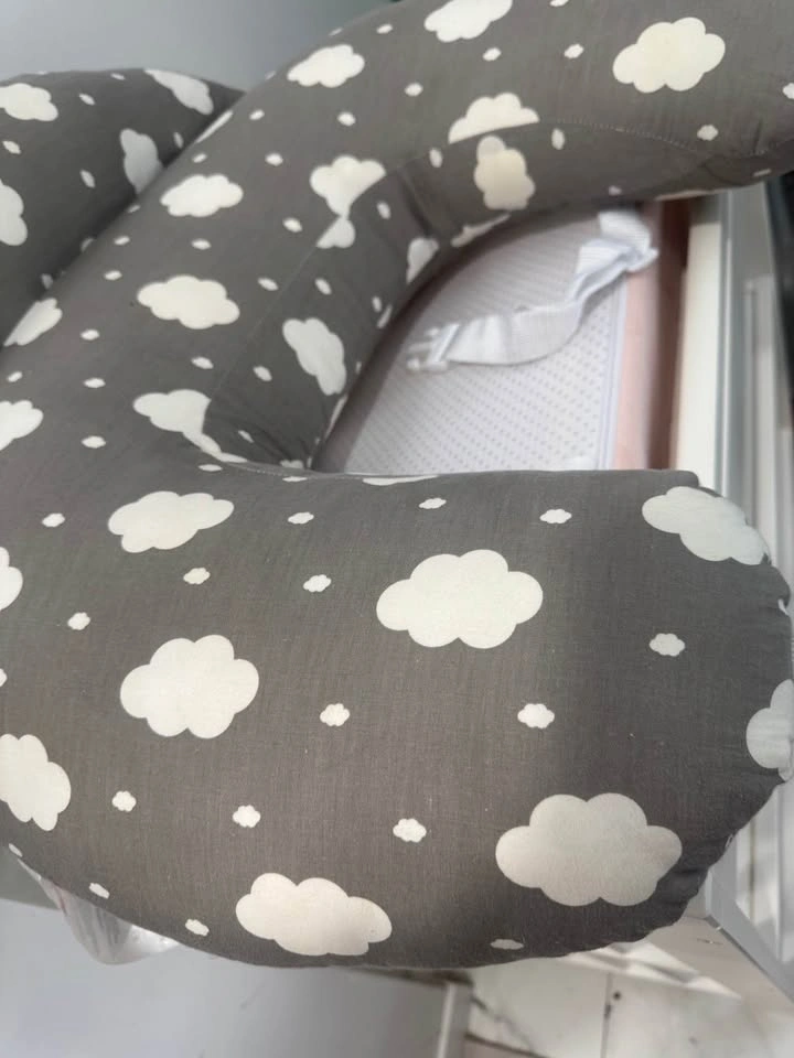 Momcozy nursing pillow - photo 2