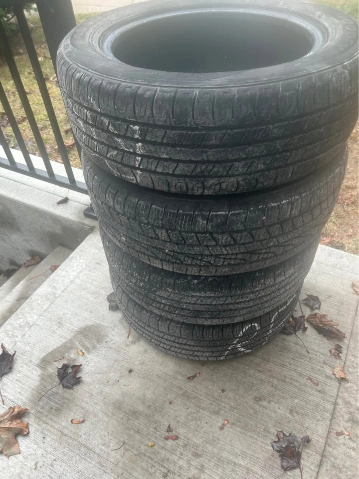 Set of 4 All-Season Tires - photo 3