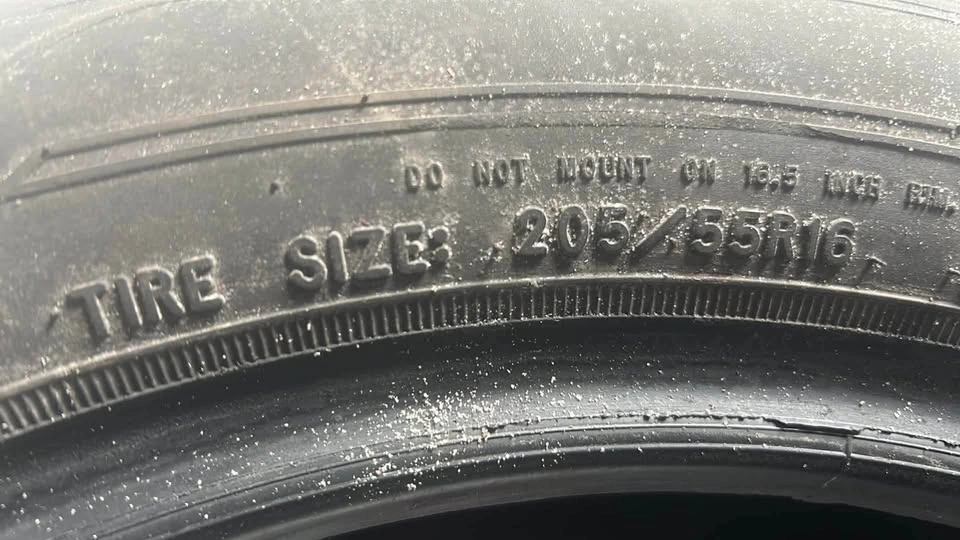 Set of 4 All-Season Tires - photo 4