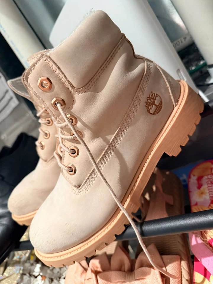 Pink Women Timberlands Size 8 - photo 2