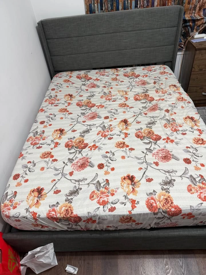 Queen size Bed - photo 2