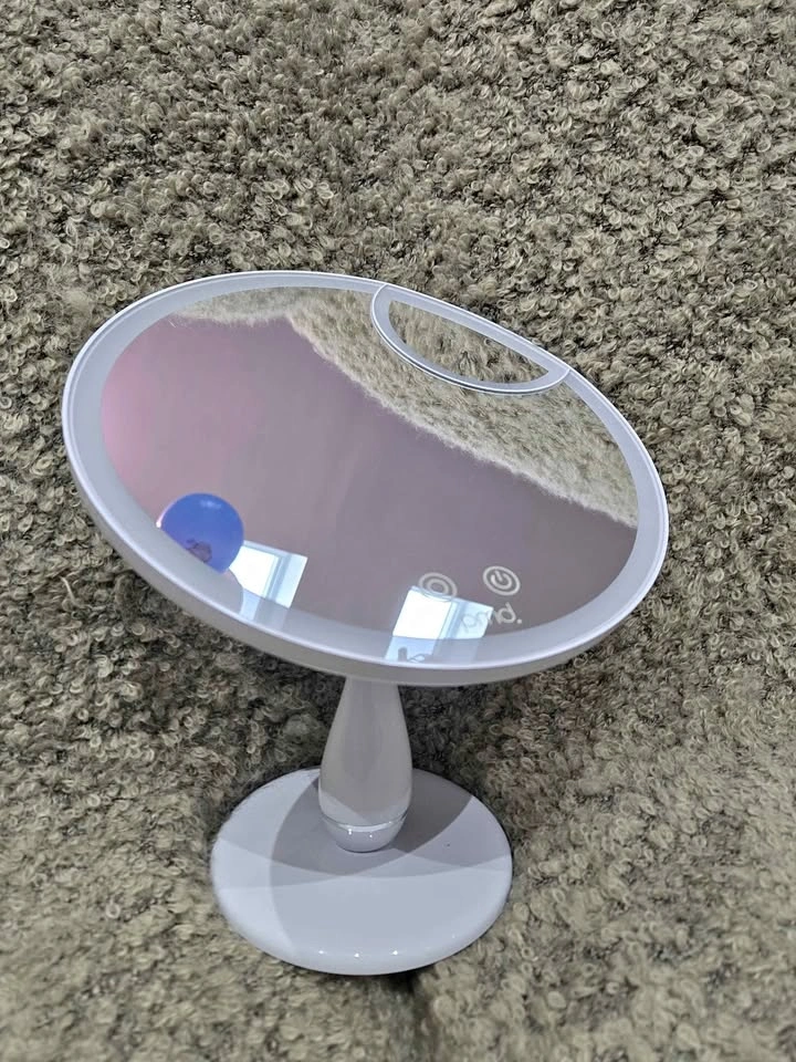 PMD Lighted makeup mirror