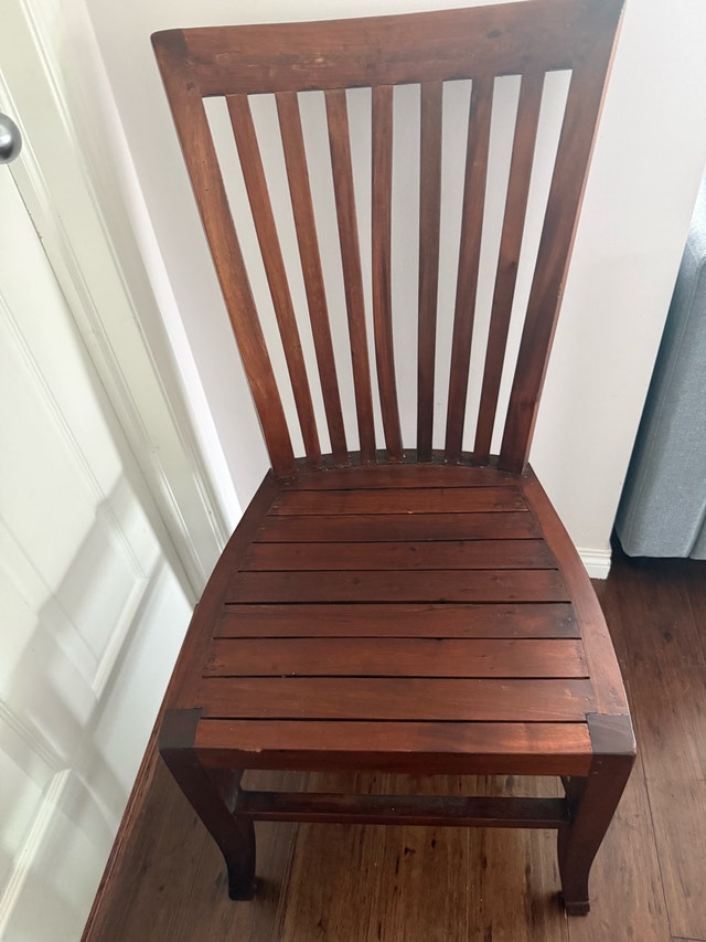 Solid wooden table with 3 chairs - photo 2