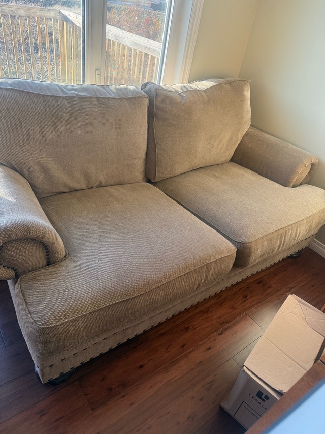 Couch, very comfortable - photo 2