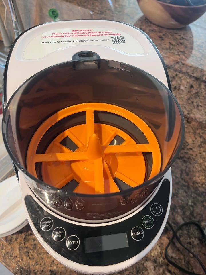 Baby Brezza Formula Pro Advanced Dispenser - photo 3