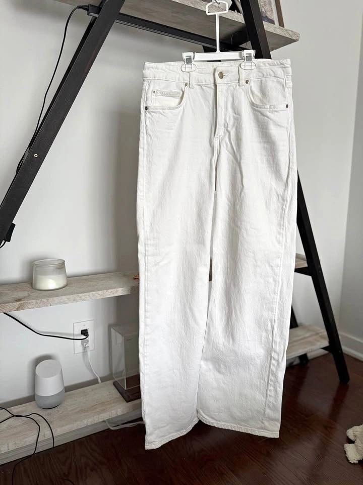 H&M White Size 8 – $25