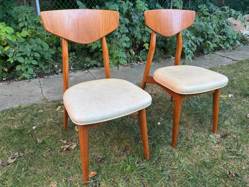 Pair of Mid-Century Modern Teak Dining Chairs, Cream Vinyl Seats - photo 2