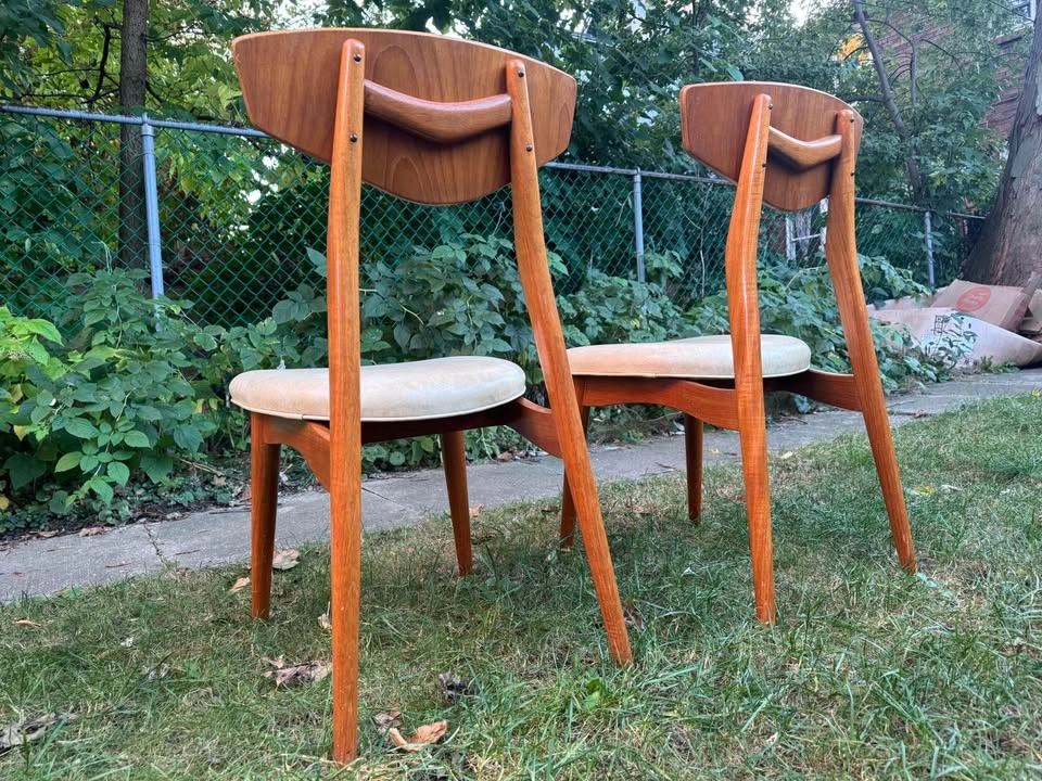 Pair of Mid-Century Modern Teak Dining Chairs, Cream Vinyl Seats - photo 4