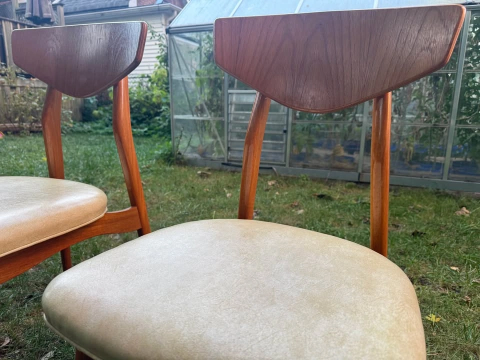Pair of Mid-Century Modern Teak Dining Chairs, Cream Vinyl Seats - photo 5