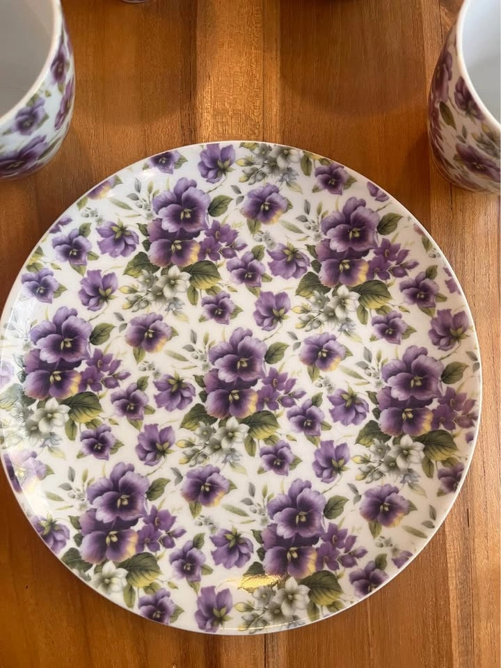 Purple Pansy Chintz Set: 4 Cups & 2 Plates, Stokes Elegance - photo 2