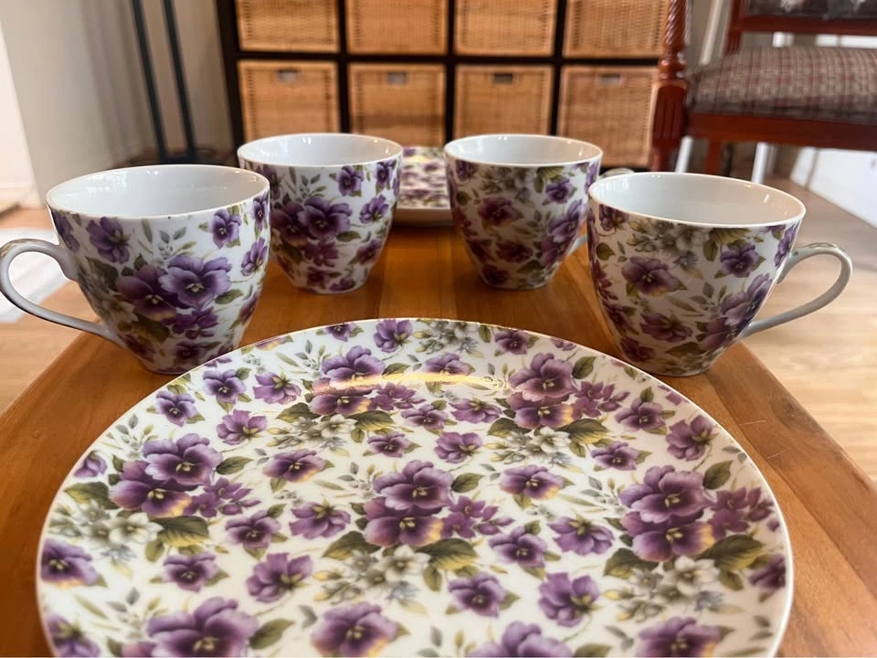 Purple Pansy Chintz Set: 4 Cups & 2 Plates, Stokes Elegance - photo 3