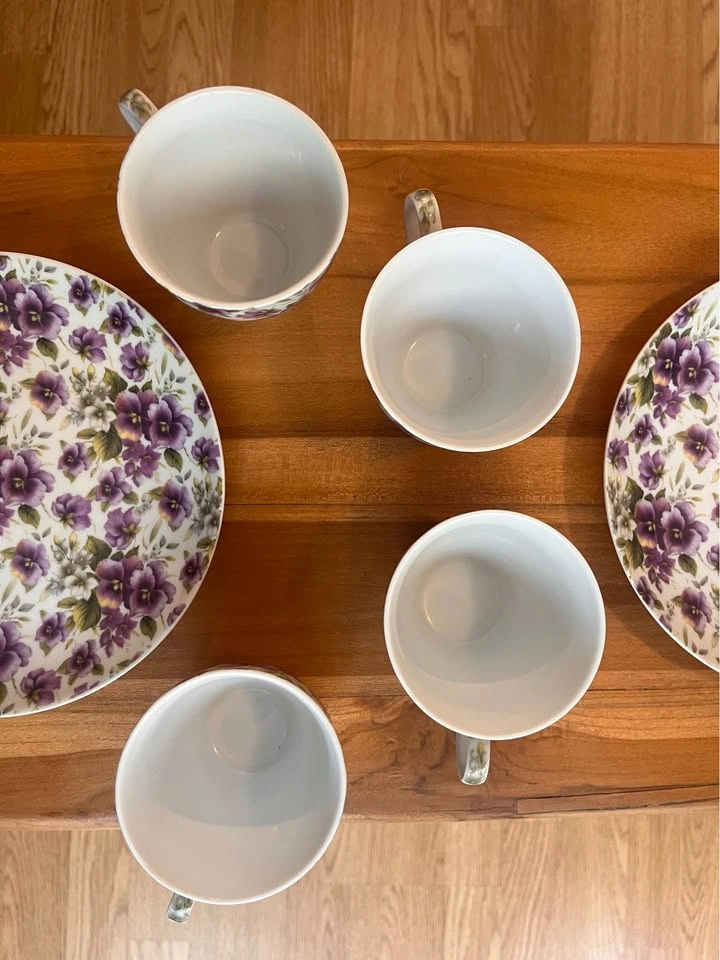 Purple Pansy Chintz Set: 4 Cups & 2 Plates, Stokes Elegance - photo 4