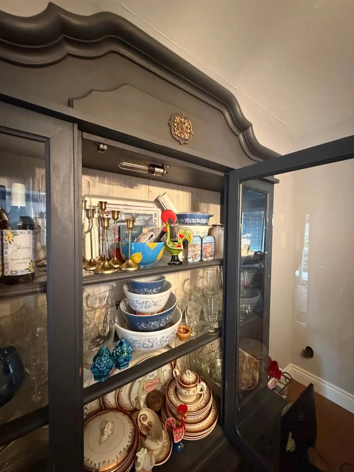 Re-finished Antique China Cabinet - photo 2