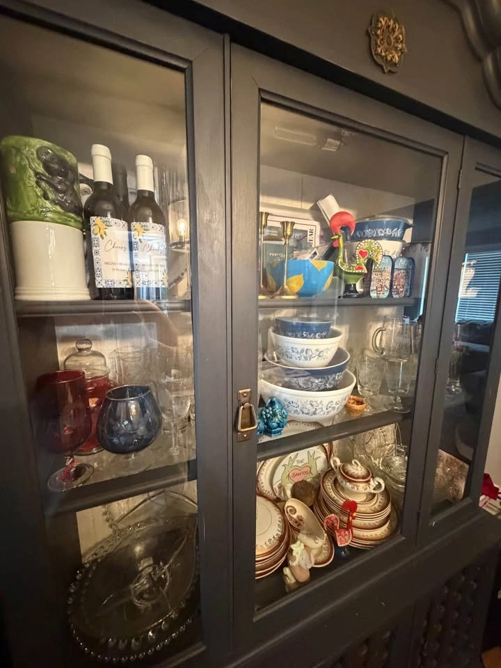 Re-finished Antique China Cabinet - photo 3