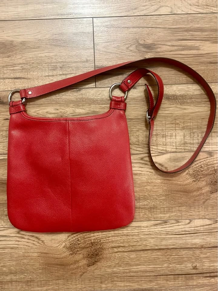 Authentic Coach Red Leather Crossbody Bag - Excellent Condition - photo 2