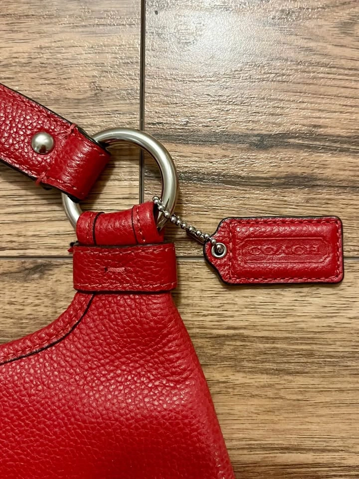 Authentic Coach Red Leather Crossbody Bag - Excellent Condition - photo 5