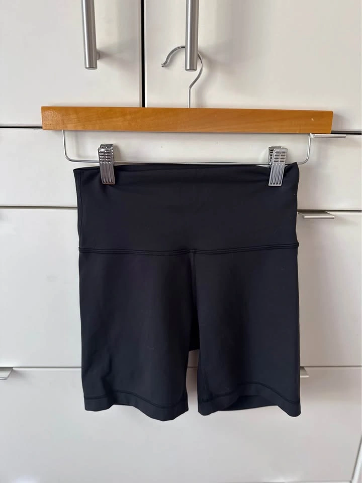 Lululemon Wonder Train High-Rise Short 6” Black Size 4 - photo 4